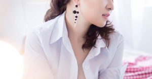 ガチ記事白ブラウス